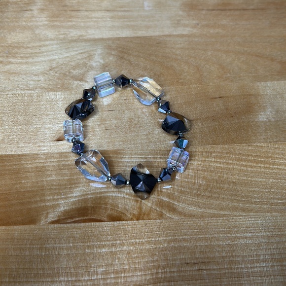 Premier Designs Ice Sparkle necklace, bracelet and earrings set - Picture 3 of 4